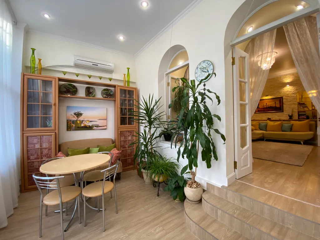 Двухкомнатная квартира возле набережной Ялты