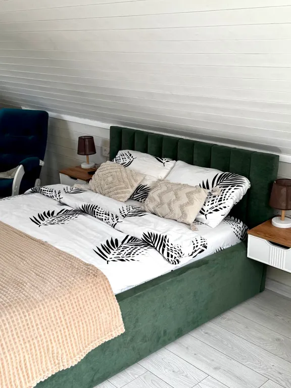 Дом-баня с большой верандой и массажной кроватью