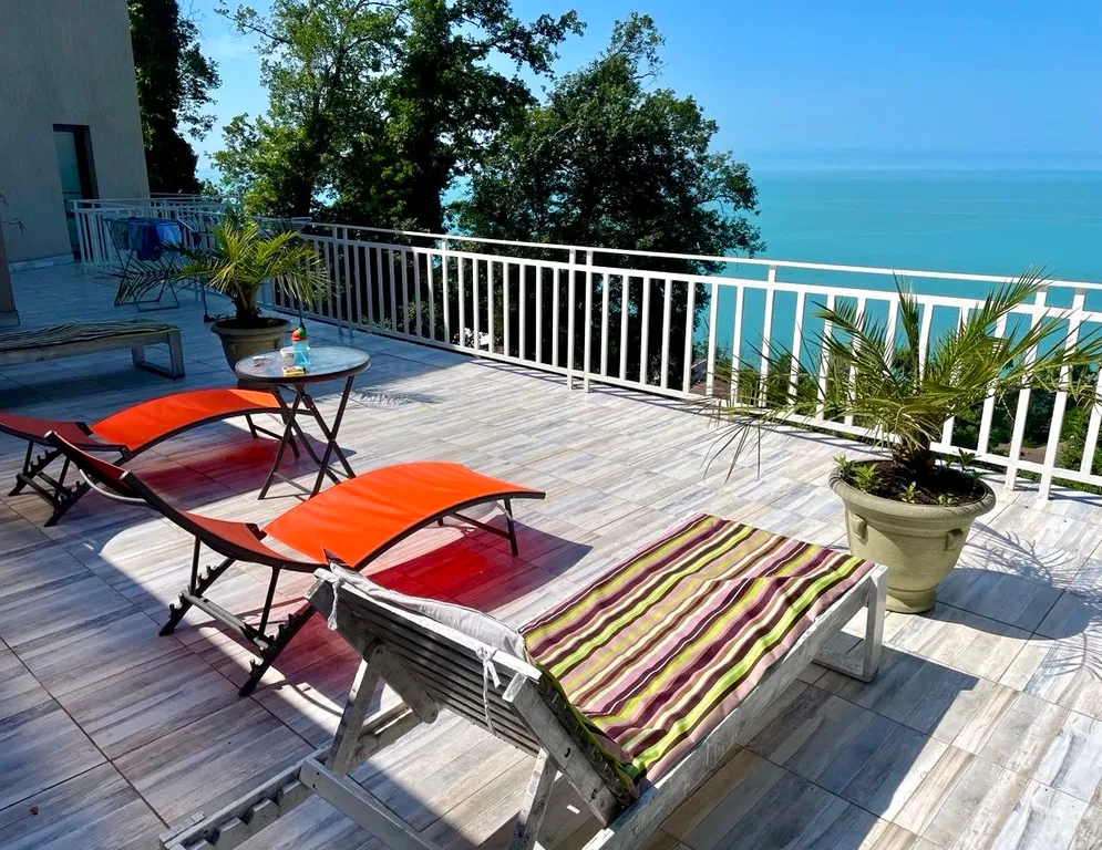 Вилла с видом на море