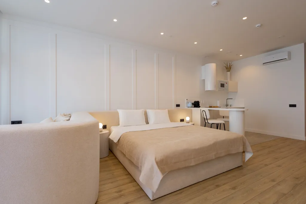 Молочный берег с панорамным видом на море