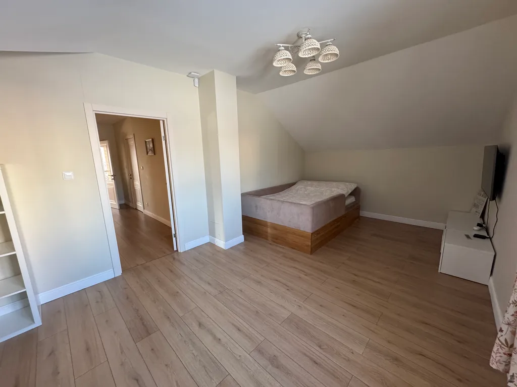 Дом на берегу залива в черте города