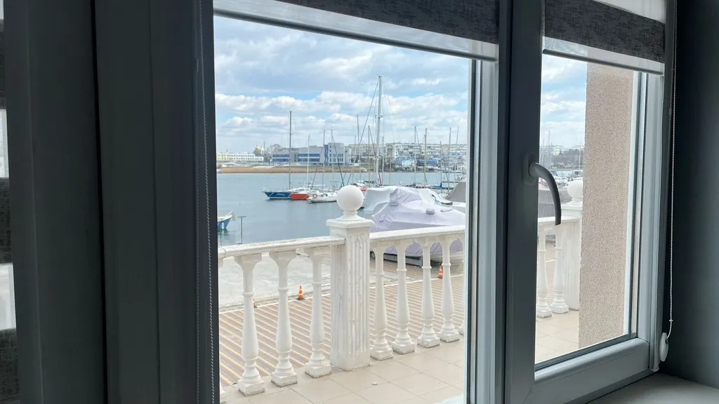 Студия на первой линии от моря