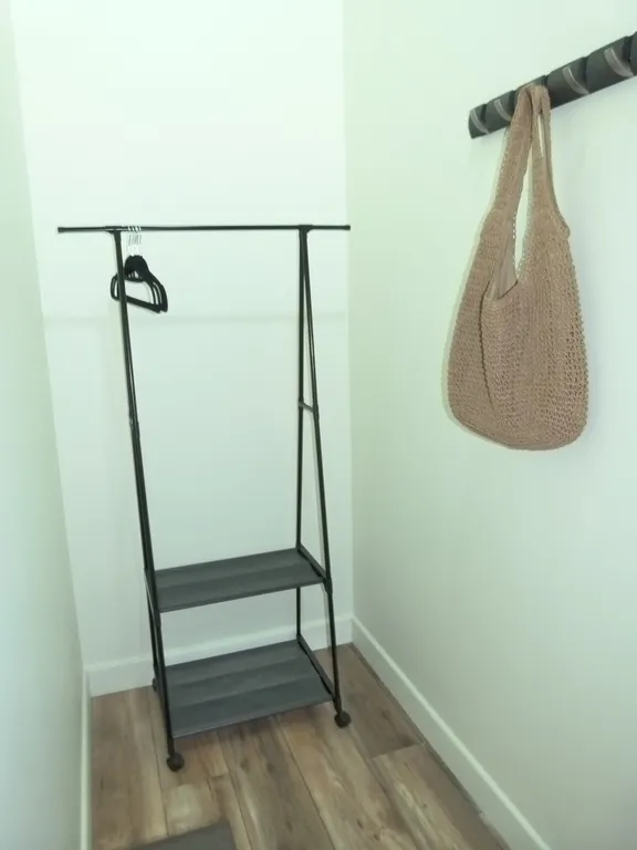 Квартира с дизайнерским ремонтом в японском стиле с бассейном