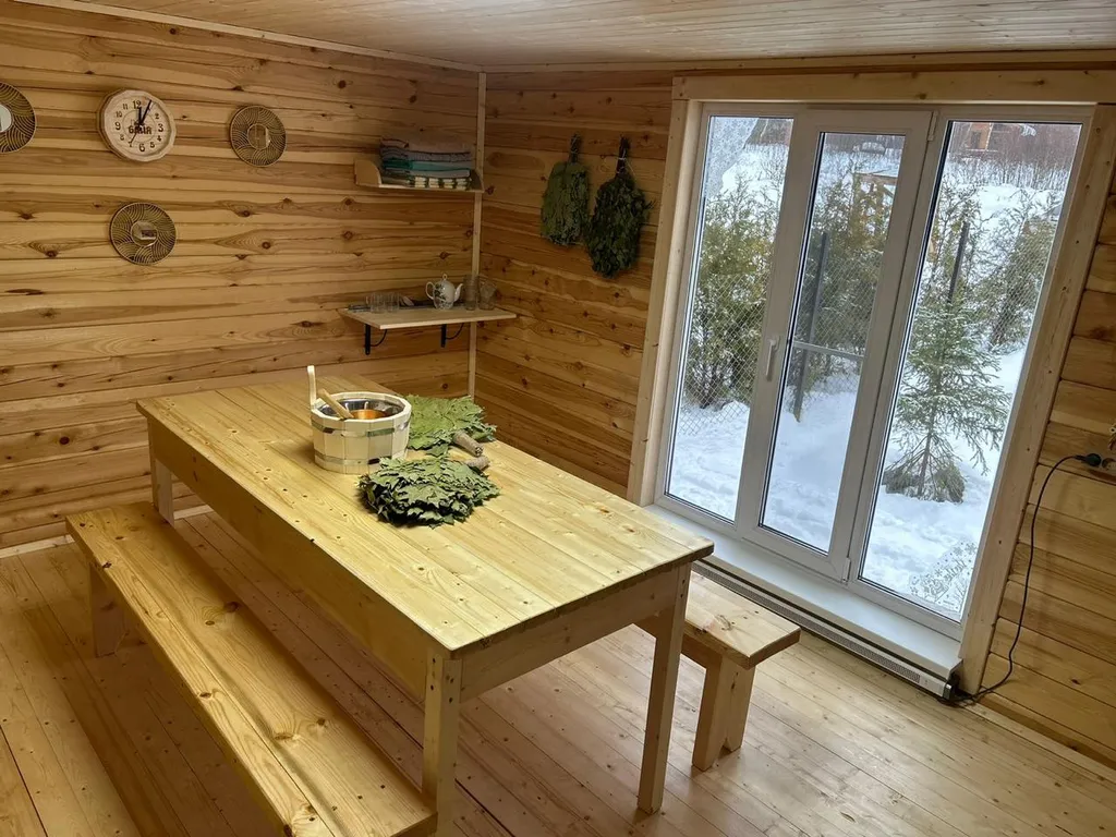 Новый загородный дом у реки с баней и бассейном