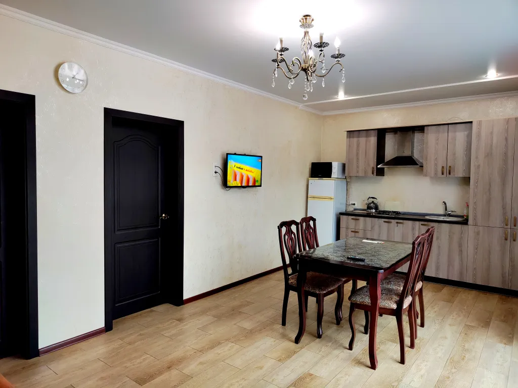 Дом "Тульский пряник", рядом с термальным источником "Псыгупс".