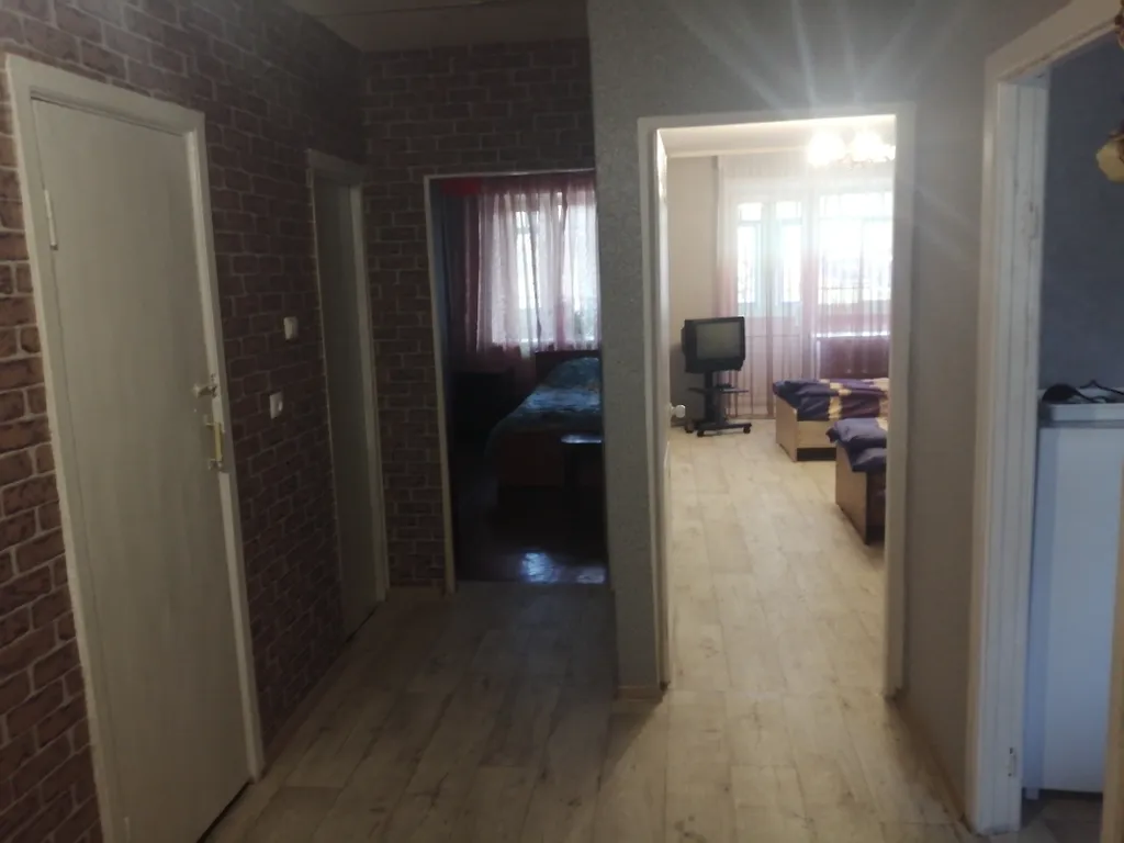 Просторная двушка на первом этаже