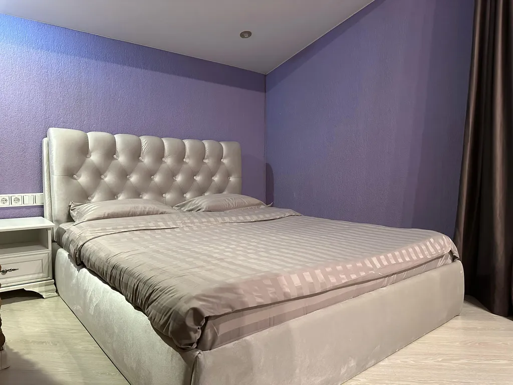 Дом на берегу реки с баней на дровах