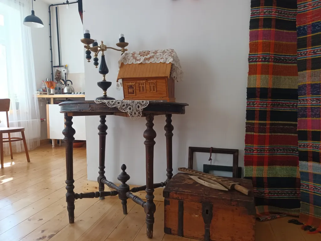 Зелёный дом на Набережной вблизи Кремля