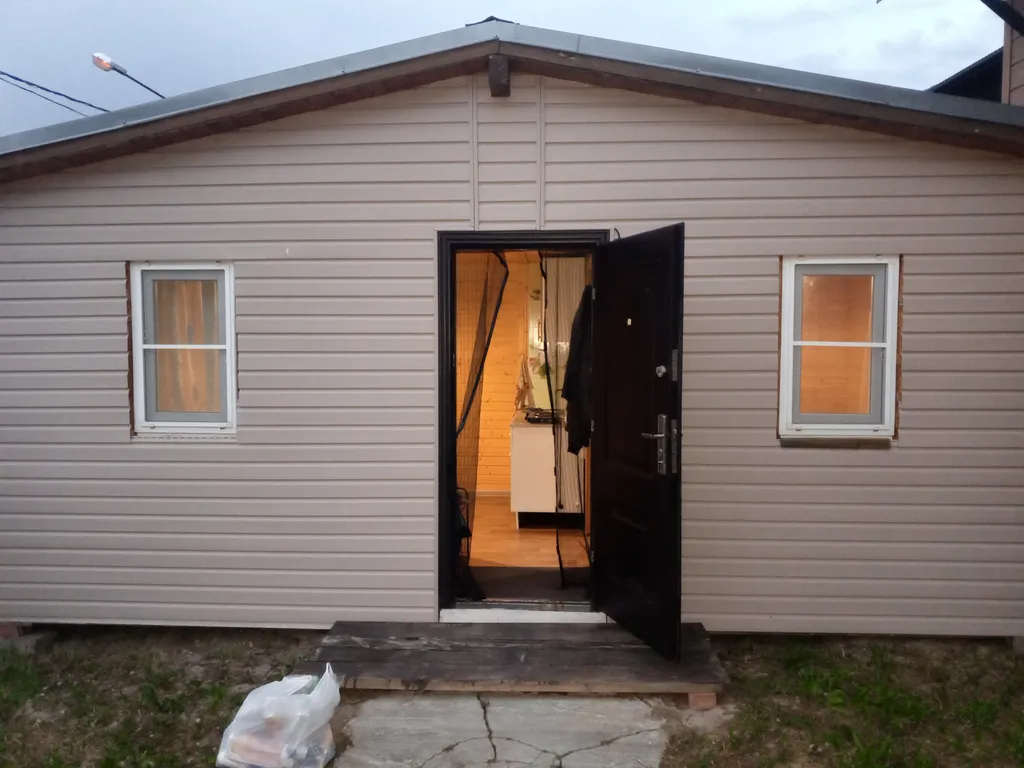 Уютный летний домик на берегу реки Ока