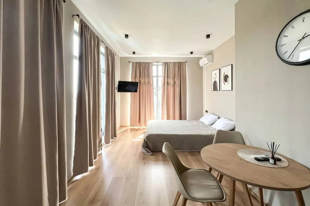 Новый коттедж в хорошей локации Адлера с бассейном, 4 спальнями с с/у