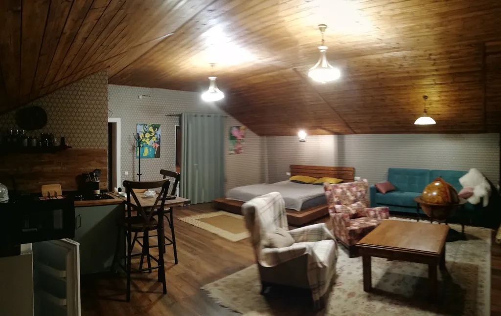 Уютная студия люкс с панорамными окнами с видом на горы