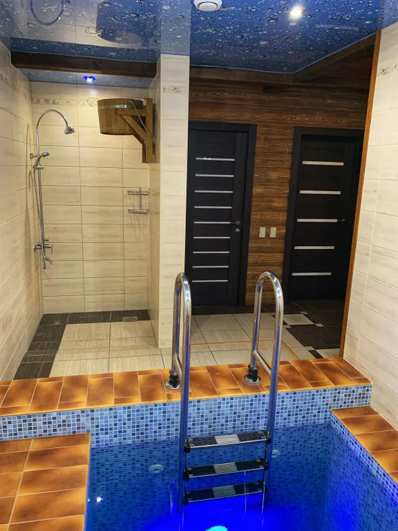 Дом в лесу с бассейном и баней