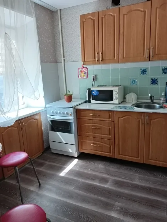 Квартира у Авроры, Алмаза