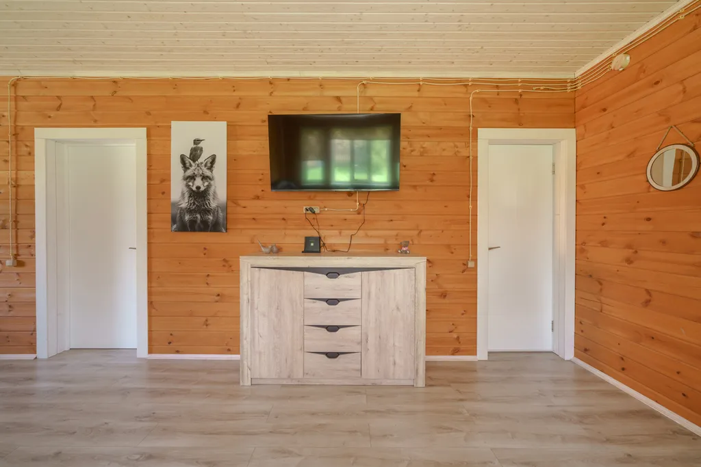 Новый коттедж для отдыха у реки с бассейном и баней