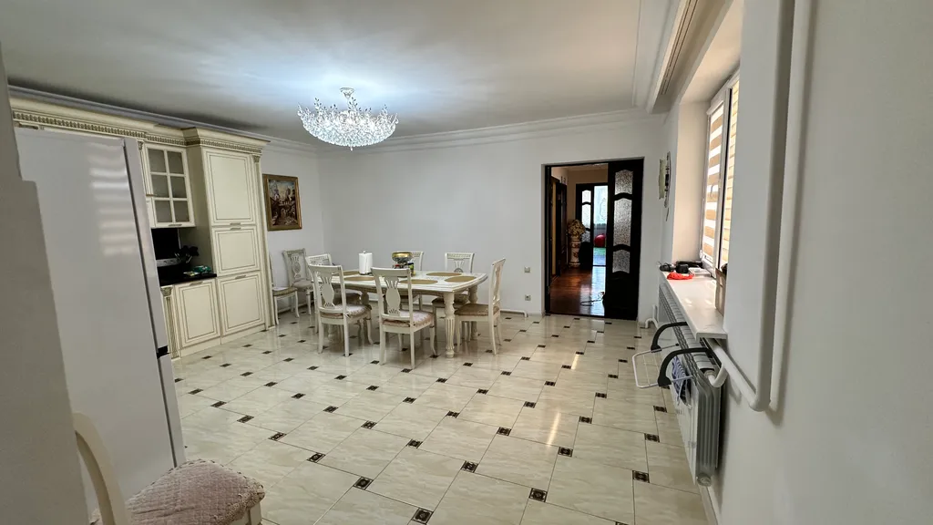 Целый просторный дом в центре