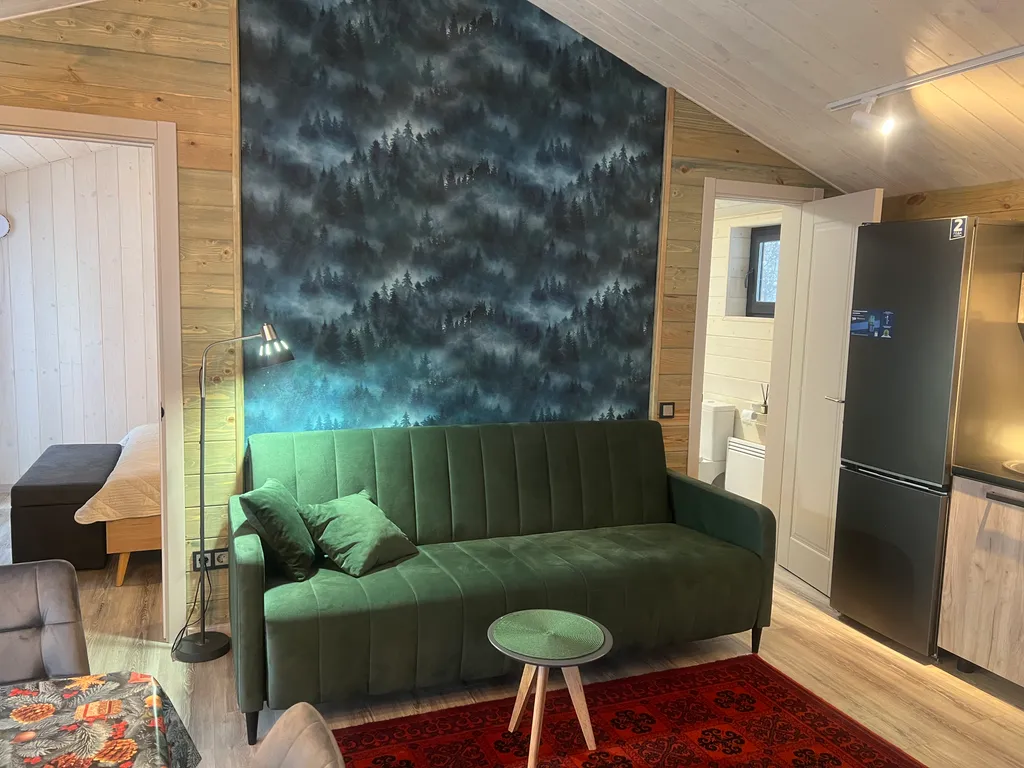 Дом 7 в лесу у реки