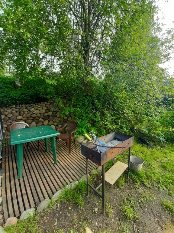 Уютный домик у реки