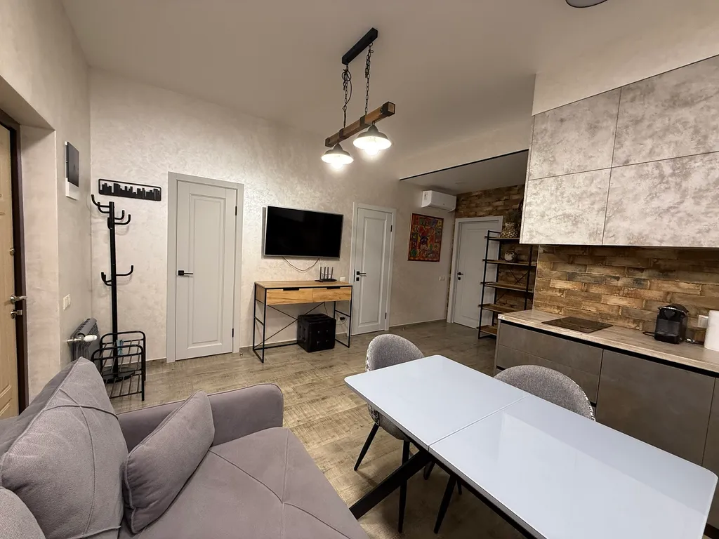 Новая дизайнерская квартира с прекрасным видом на горы