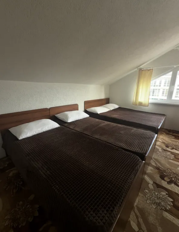 Квартира 4-х местный номер на мансардном этаже — аренда посуточно в Лоо