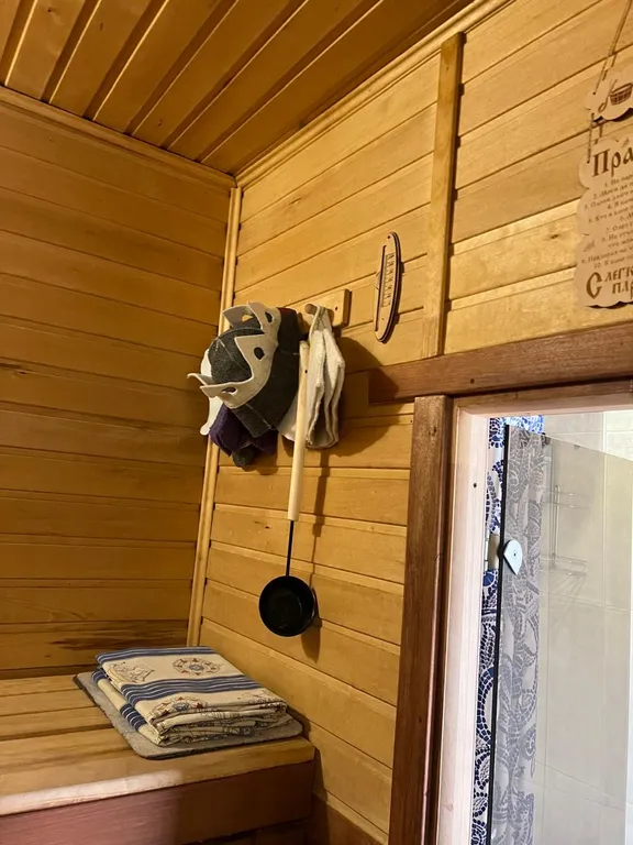 Дом с баней на берегу озера