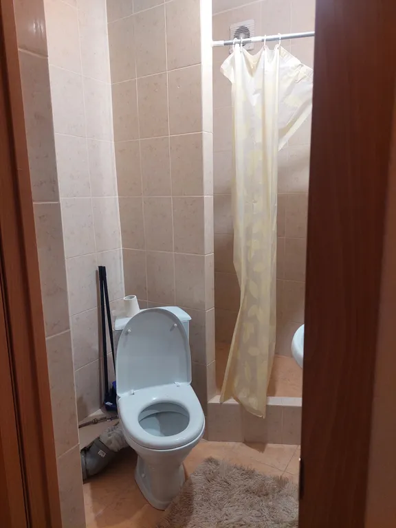 Напротив дома поликлиника