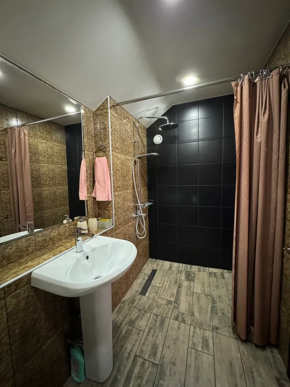 Коттедж Уютный дом с террасой и видом на горы — Шерегеш