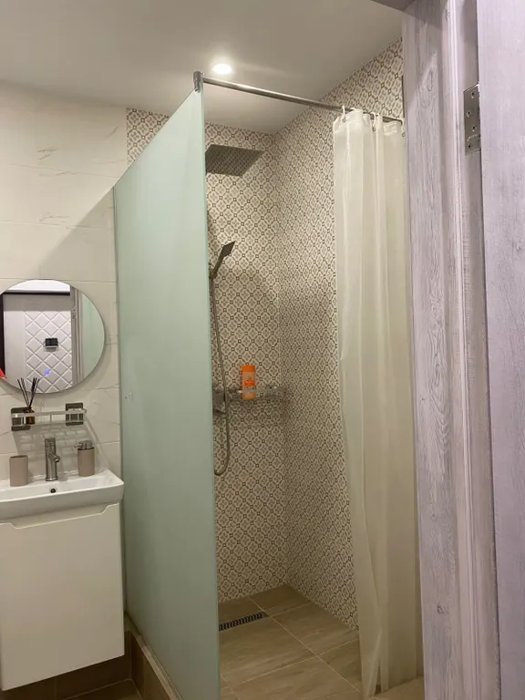 Большая светлая студия в новом доме, удобное бесконтактное заселение