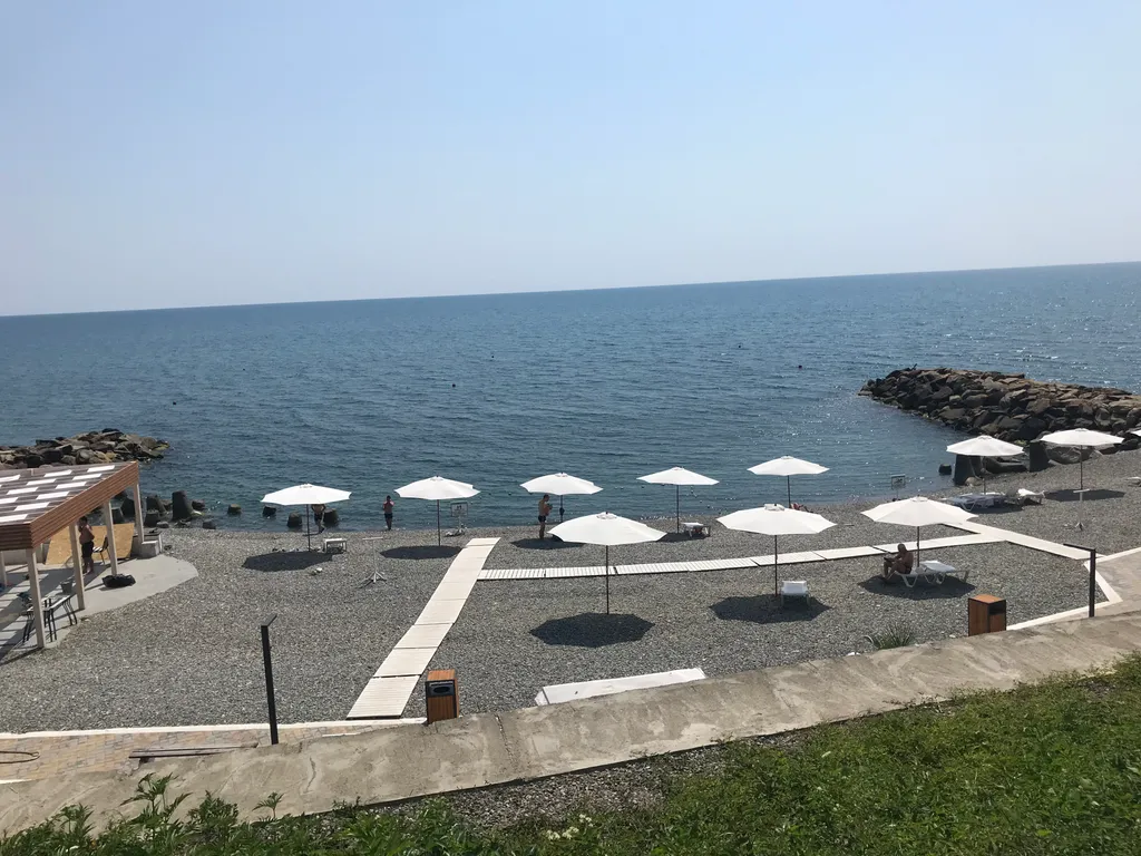 Половина дома с отдельным входом, с садом на берегу Чёрного моря