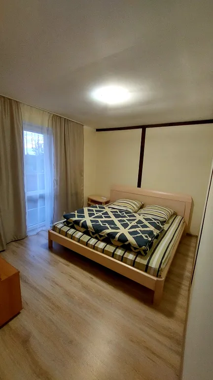 Большой коттедж у озера