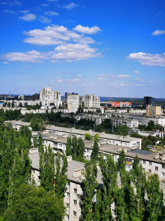 Уютная, тёплая, светлая квартира с видом на город и Волгу