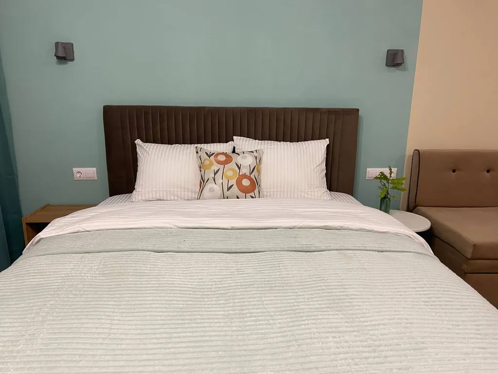 Tеплaя уютнaя студия cети посуточных кваpтир «Эль Aпаpт»