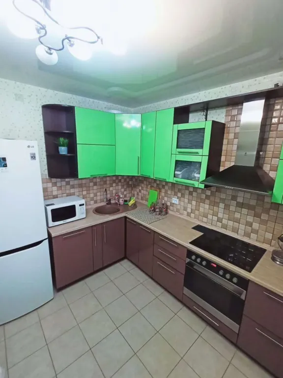 Большaя квартиpа с двумя балконами