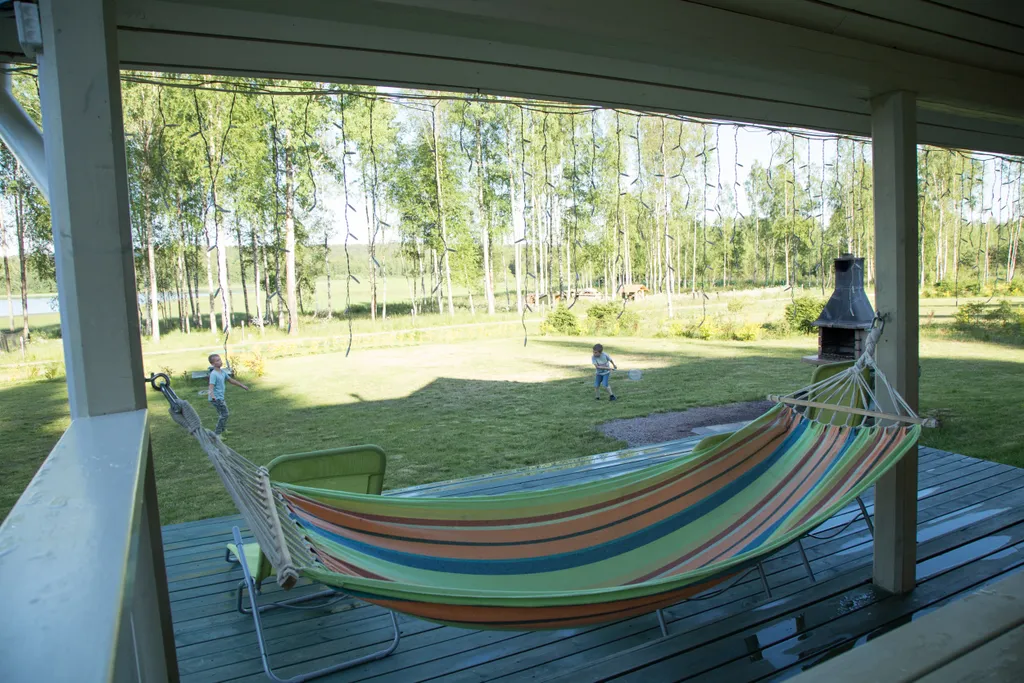 Коттедж Коттедж на берегу озера, с 5 спальнями, сауной  камином — Межозерное