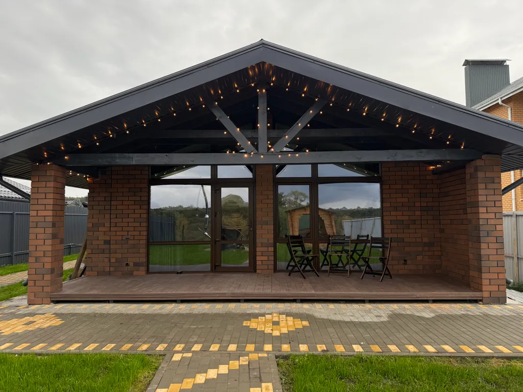 Дом на берегу реки с банным чаном