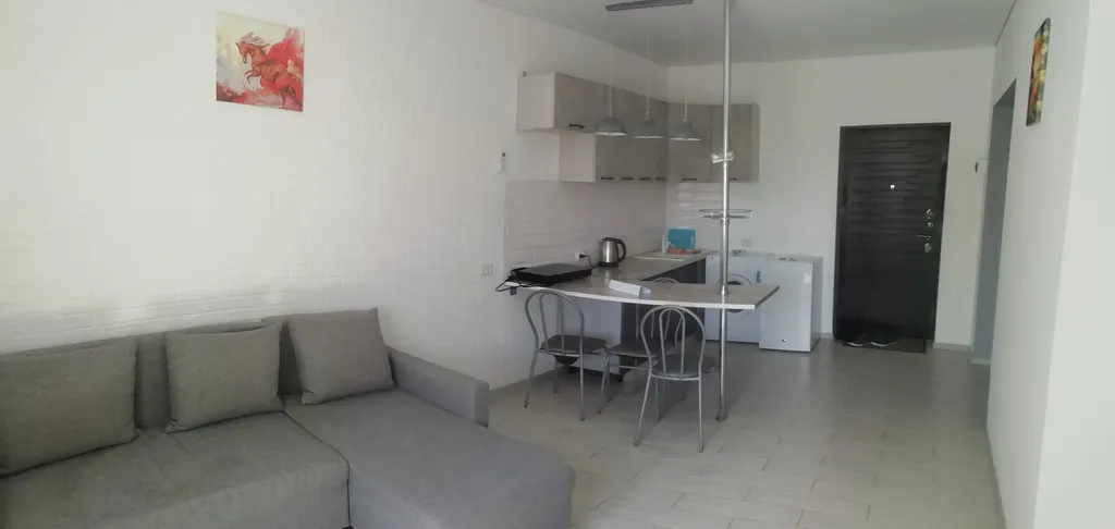 Уютная двухкомнатная студия у моря