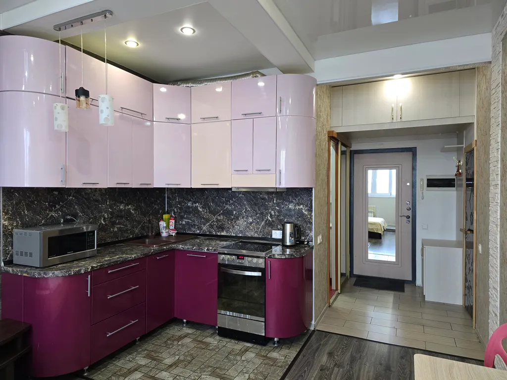 Современная студия возле ТРЦ Аура