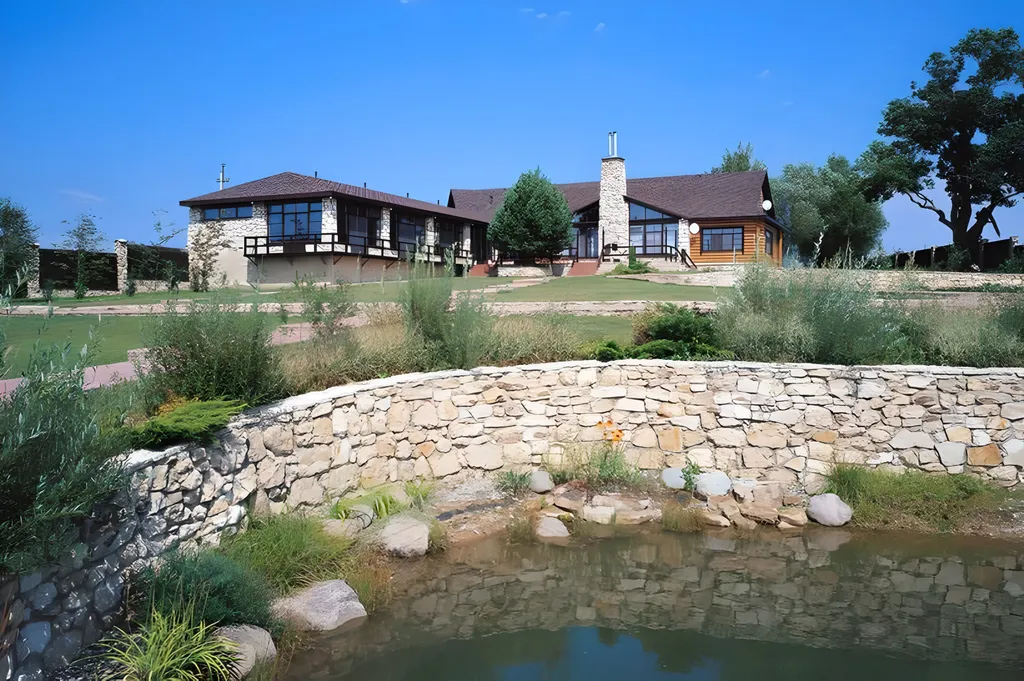 Коттедж с бассейном и сауной