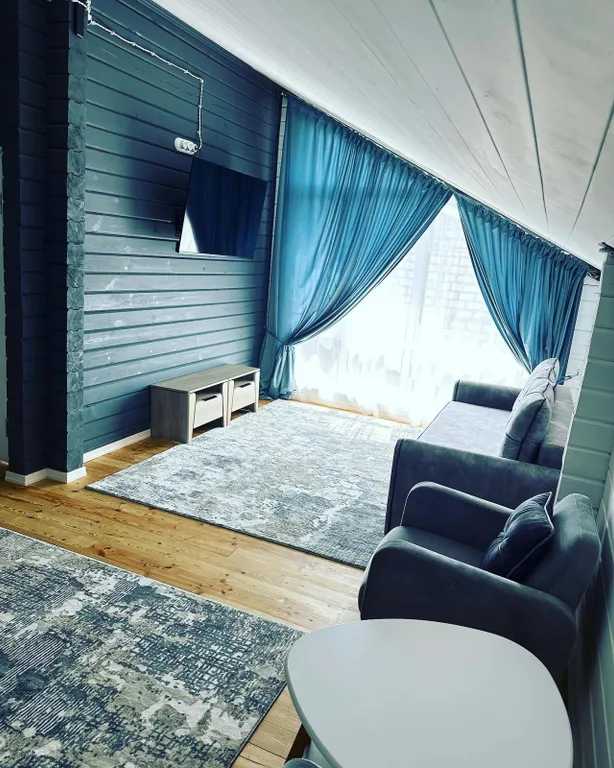 Уютный брусовый дом на берегу