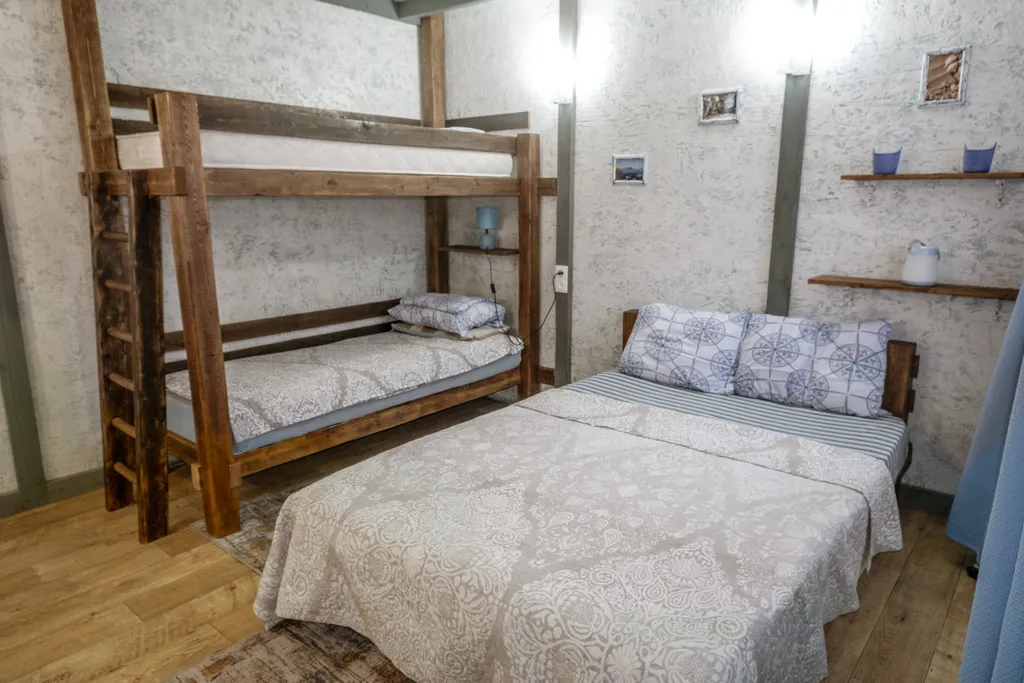 Квартира Квартира Четырёхместный номер с двуспальной и двухъярусной кроватями — Сухум