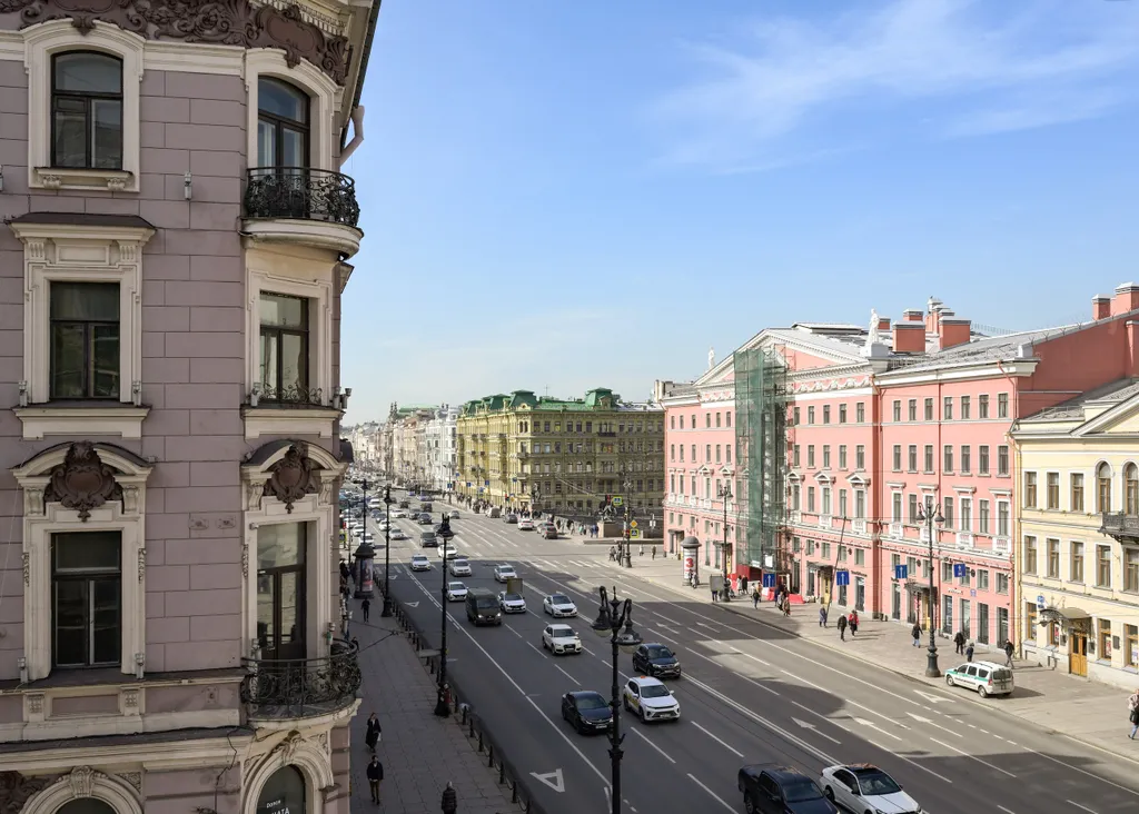 Апартаменты с видом на Невский