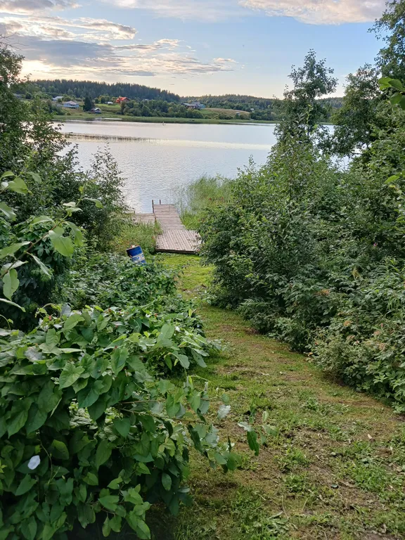 Уютный домик на берегу озера