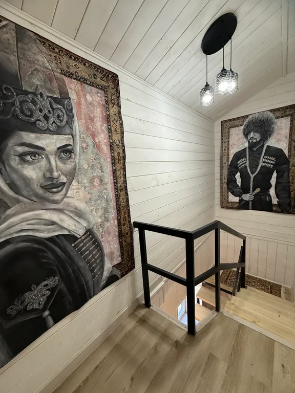 Дом в лесу с видом на горы