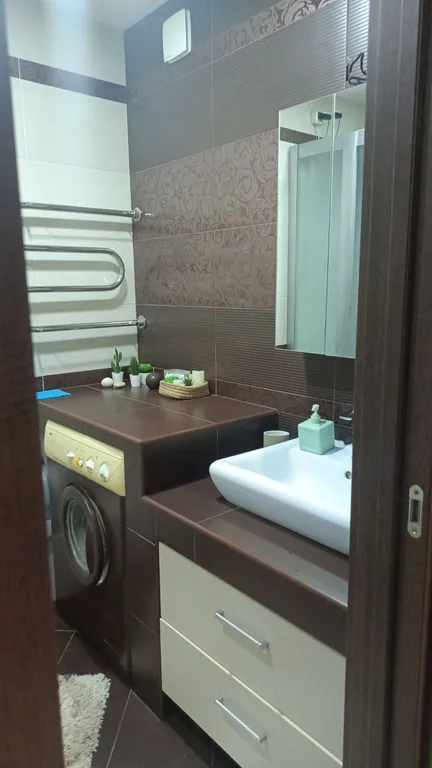 Уютная комната в четырёхкомнатной квартире с хозяйкой