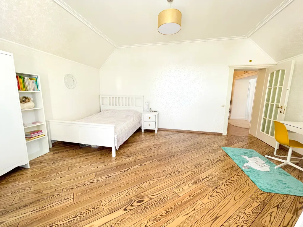 Атмосферный дом с баней, возле леса