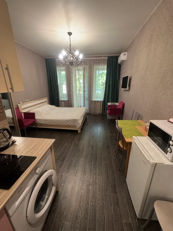 Студия с балконом рядом с улицей Ленина