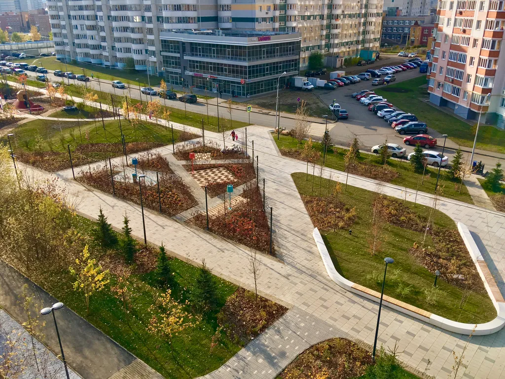 1-к квартира, 6 остановок до центра на автобусе, сквер под окнами