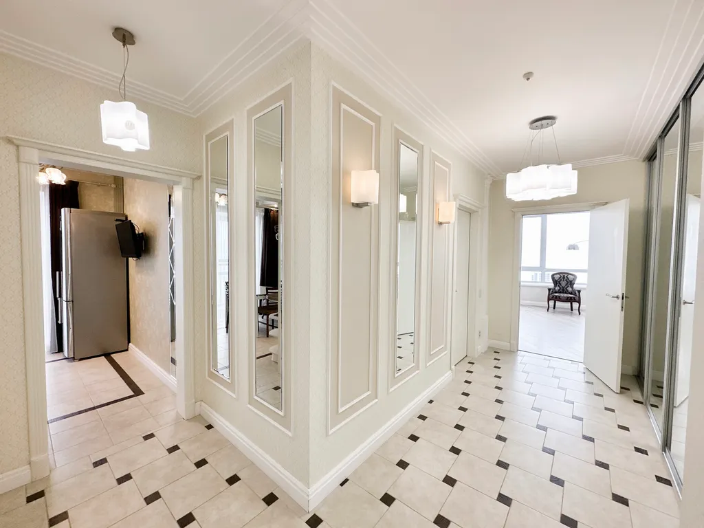 Апартаменты с панорамными окнами на залив