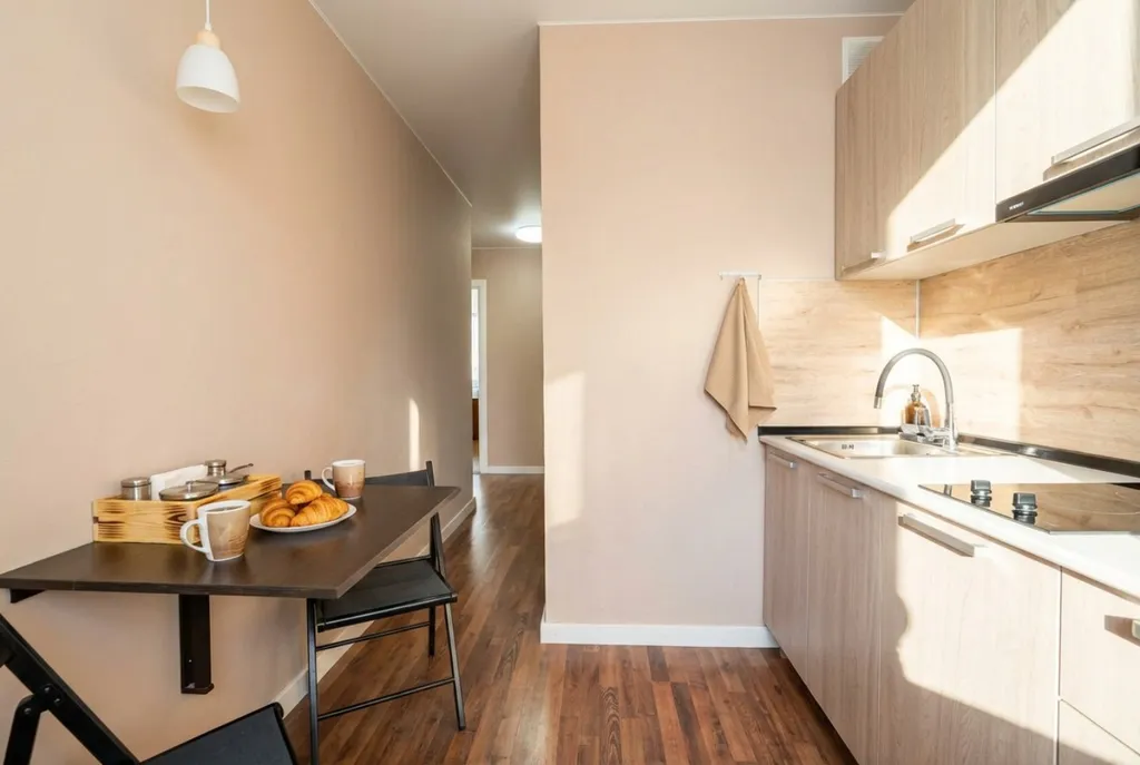 Двухкомнатная квартира с раздельными комнатами рядом с Норд Ареной