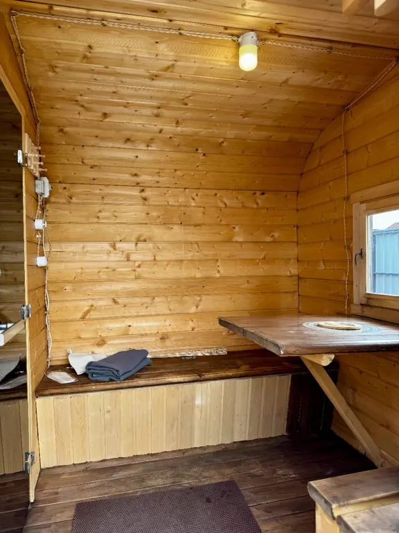 Дом-шалаш A-frame с большим глубоким бассейном и баня на дровах