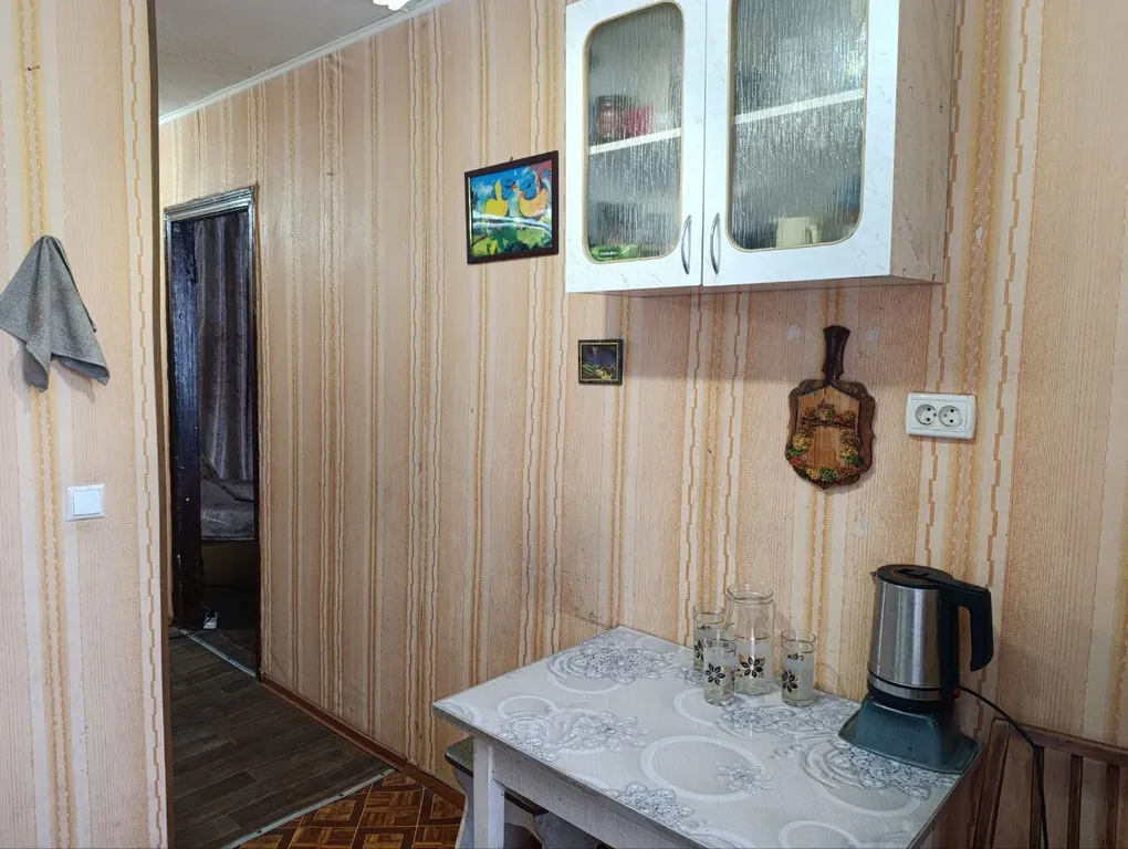 Двухкомнатная квартира в Шахтёрске с водой